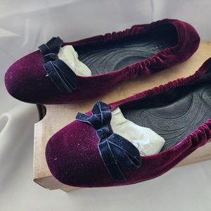 Born Karoline Burgundy Velvet Ballerina Flats Size 7.5 in Original Box - EUC
